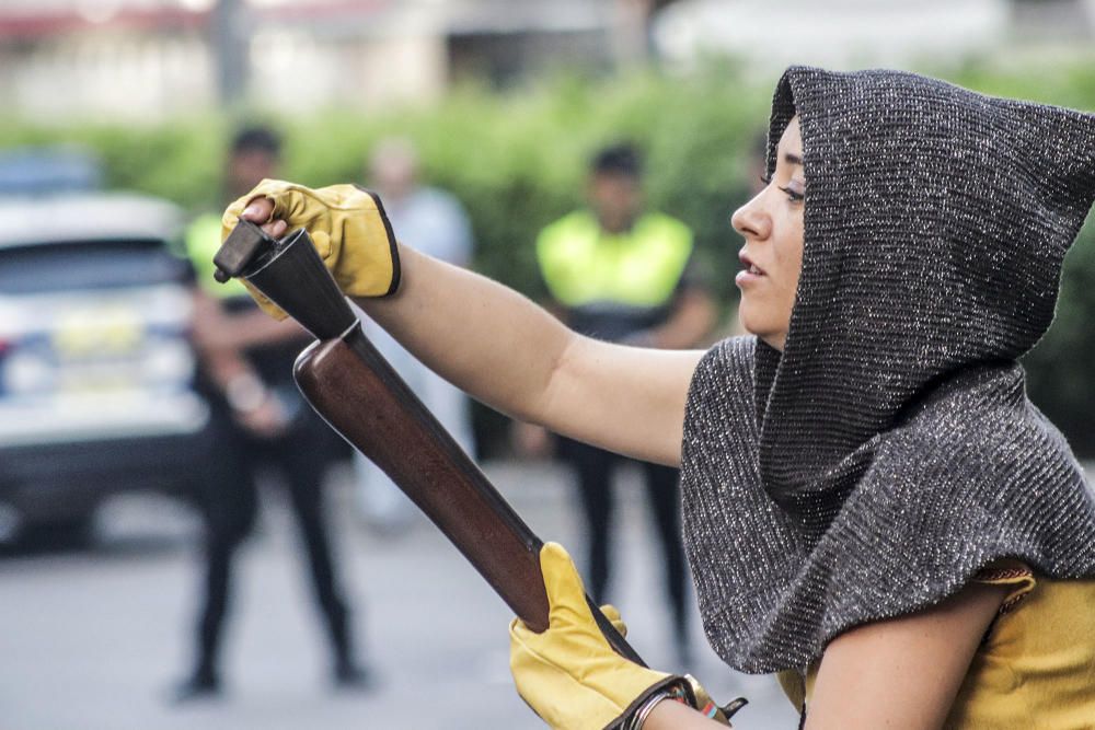 Las Fiestas de la Reconquista llenan las calles de olor a pólvora