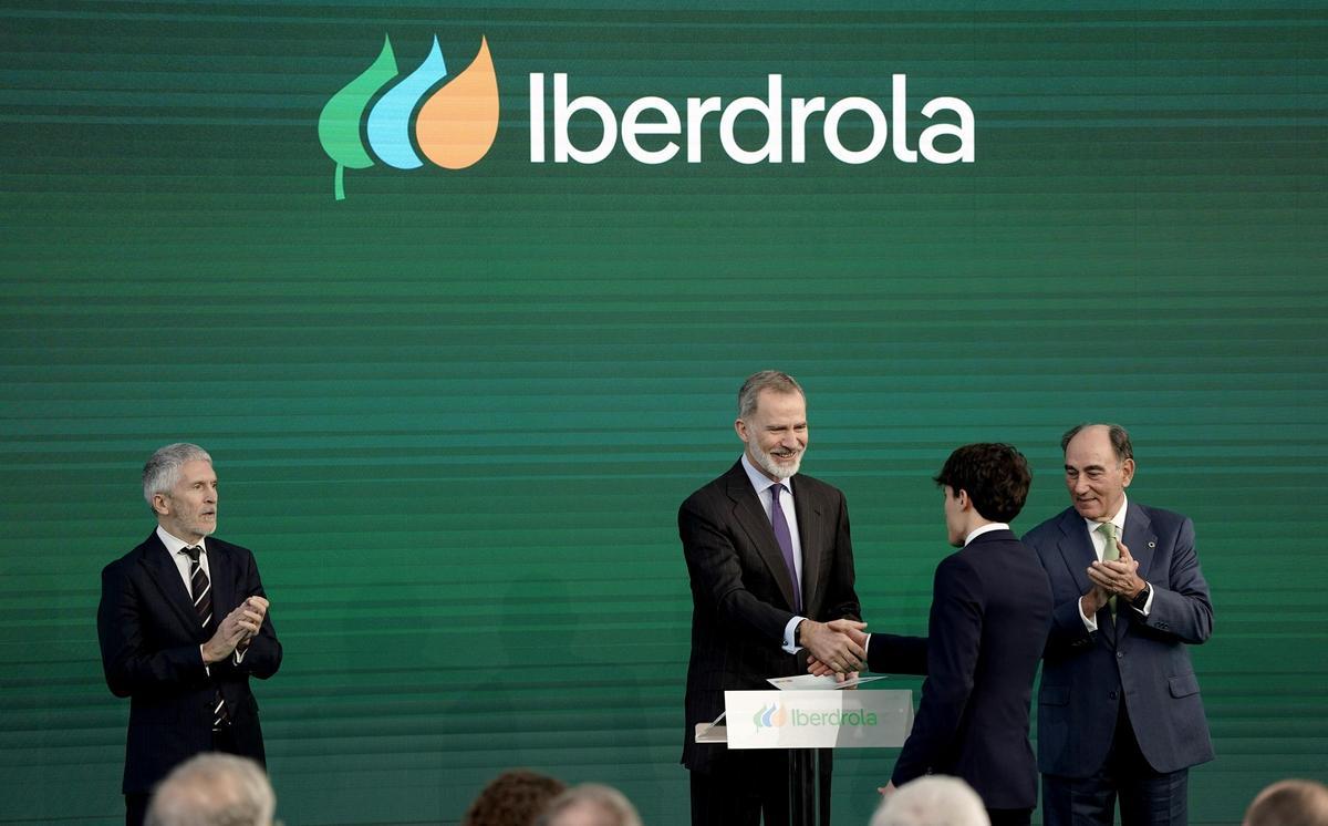 Acto de entrega de Becas 2023-24 de Iberdrola, presidida por el rey Felipe VI y con la presencia del ministro Grande Marlaska y el presidente de Iberdrola, Ignacio Galán.
