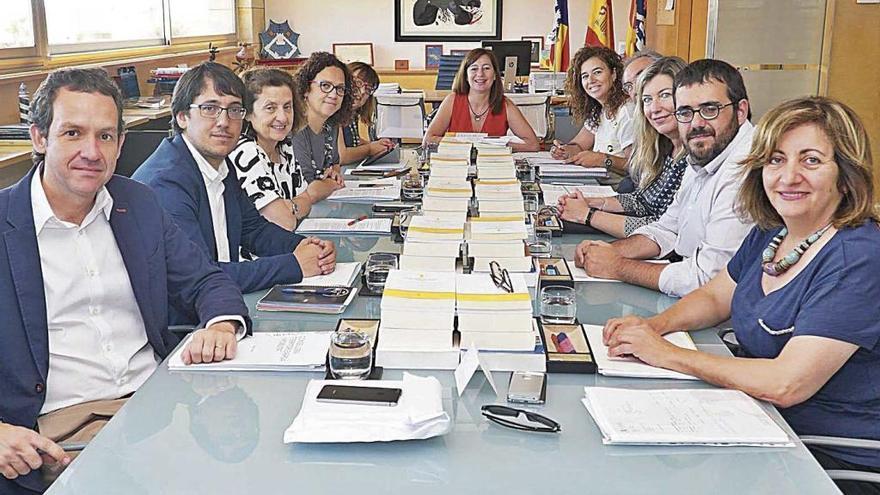 El veredicto de las urnas decidirá el futuro de 181 altos cargos y asesores del Govern