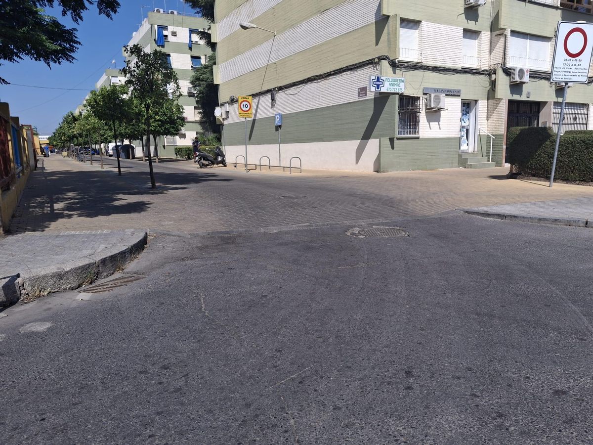 Acceso a la calle Crucero Baleares.