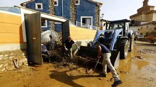 Los trabajos de limpieza en los pueblos de Aragón arrasados por las tormentas se centran en campos, caminos y acequias
