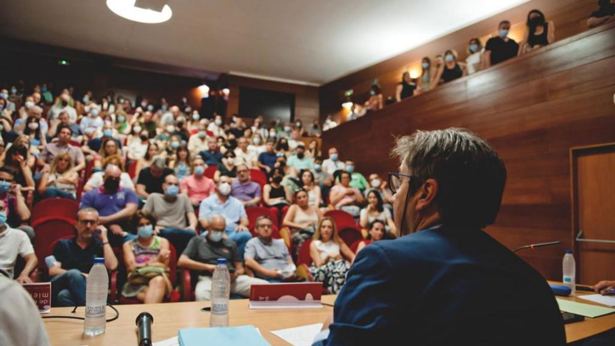 Reunión de interinos murcianos con Javier Araúz.