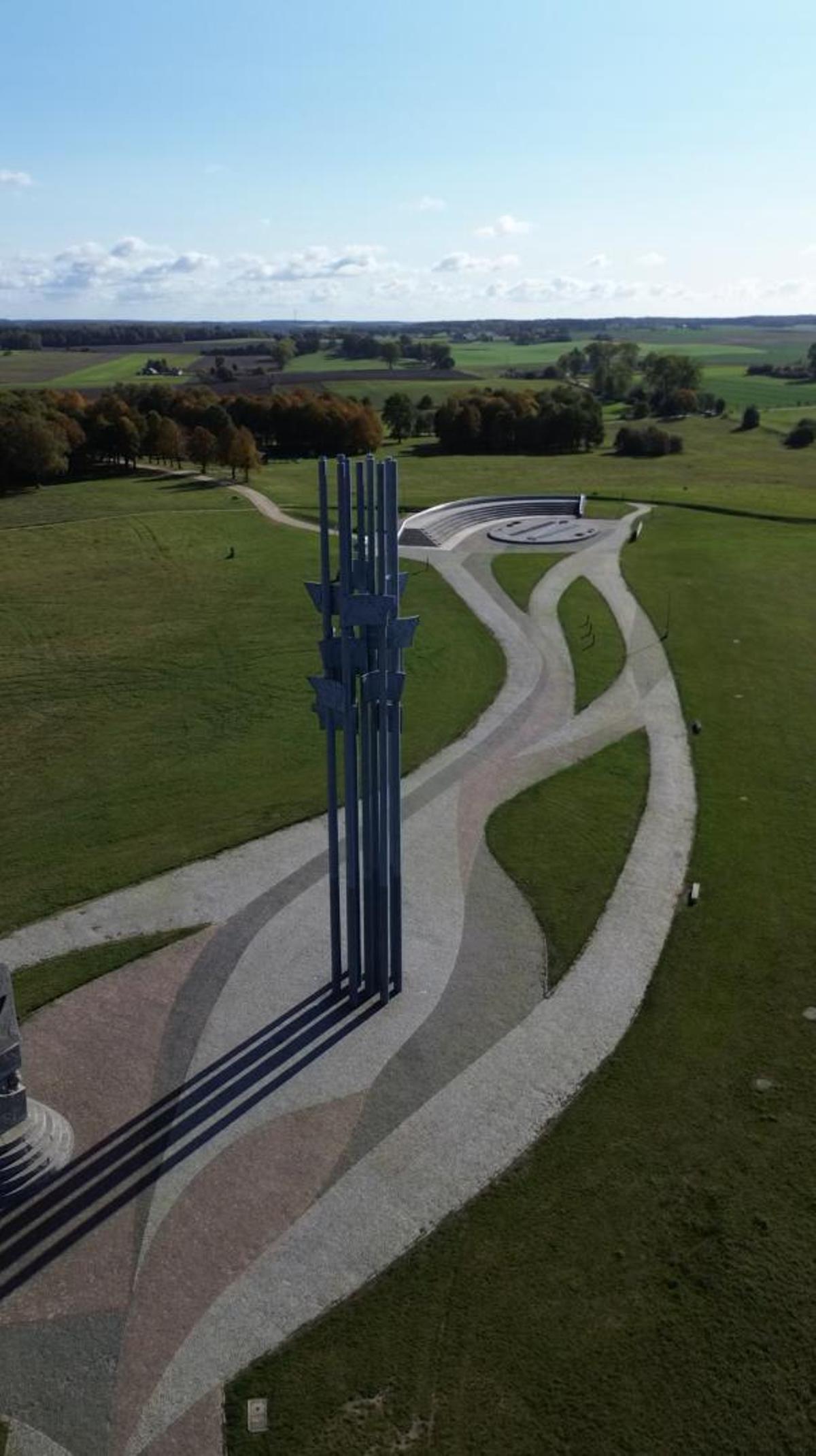 KS Dekorglass te invita a Działdowo, Elbląg y Malbork. Una de las atracciones es un barco que navega por... la hierba
