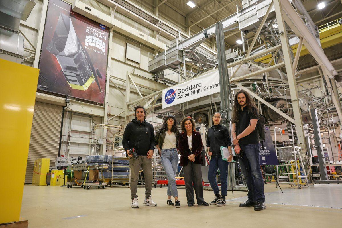 Al centro, Begona Vila con parte del equipo Meteorica Cine en el  Space Telescope Science Institute (STScI) de Baltimore, EEUU.