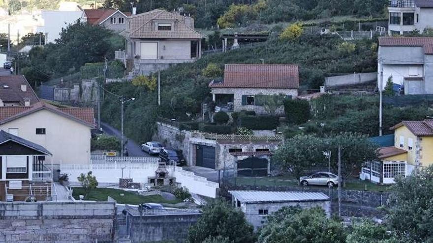 Uno de los núcleos de Cangas próximos a la línea de costa . // S. Á.