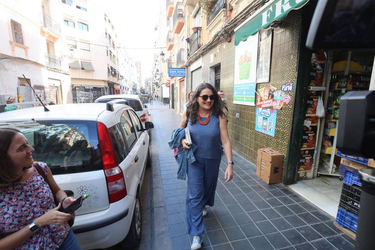 Mónica Oltra acude a la sede de Esquerra Unida a un acto con Sira Rego y Rosa Pérez Garijo, en octubre.