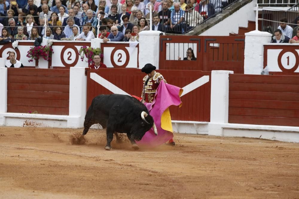 Perera pone el broche perfecto a la feria.