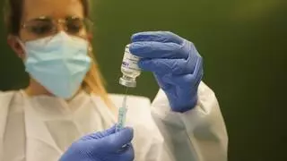 La Comissió Europea retira del mercat la vacuna contra la covid-19 d'Astrazeneca després que l'empresa ho sol·licités