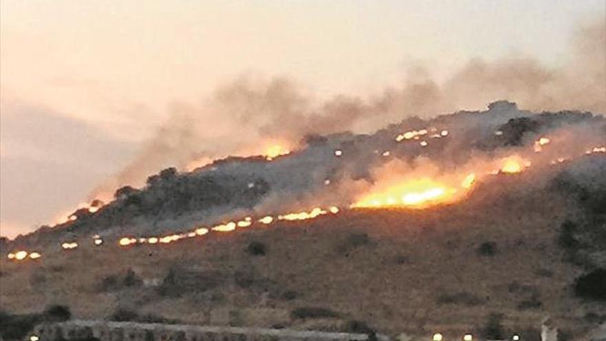 Continúa abierta la investigación sobre el incendio en La Atalaya