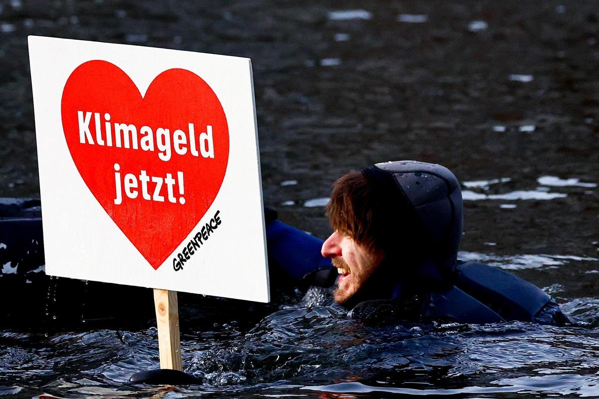 Protesta de Greenpeace en el río Spree de Berlín