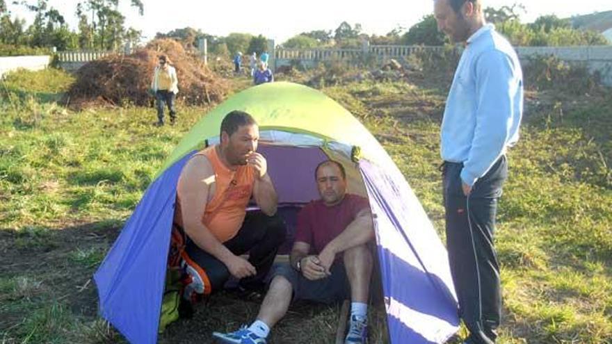 Los afectados por el vial de O Xufre continúan acampados en la zona de O Bao.