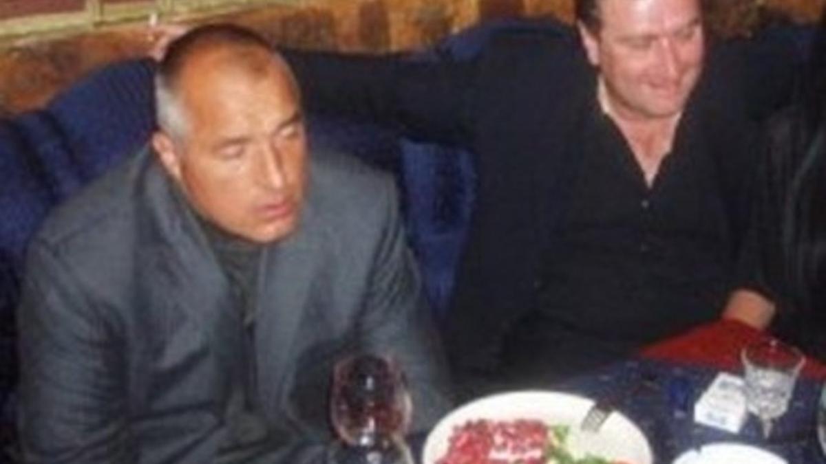 El primer ministro de Bulgaria, Boyko Borisov, con Valentin Zlatev, que fuera alto cargo de la petrolera Lukoil