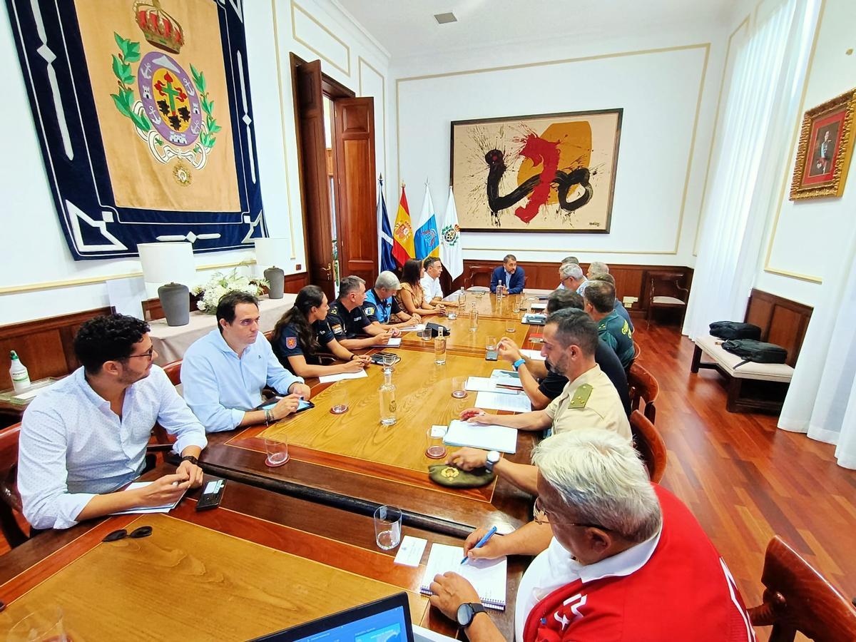 Reunión de coordinación para preparar la exhibición en Las Teresitas.