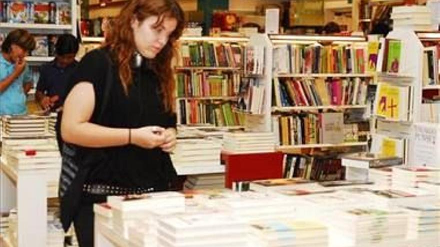 Más competencia comercial por la venta anticipada de libros de texto