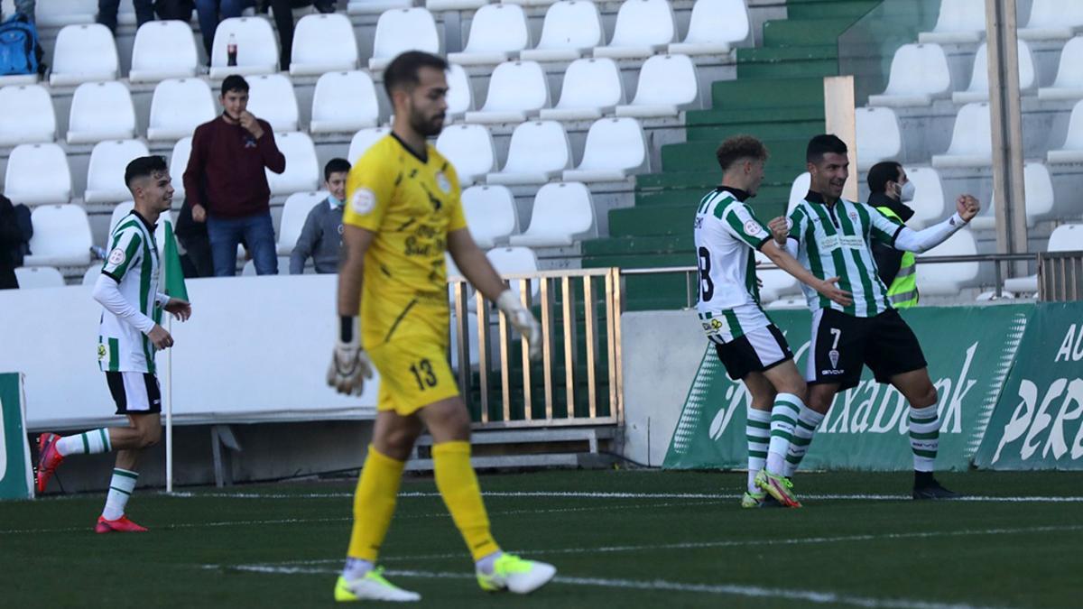 Willy Ledesma celebra su gol ante el Panadería Pulido.