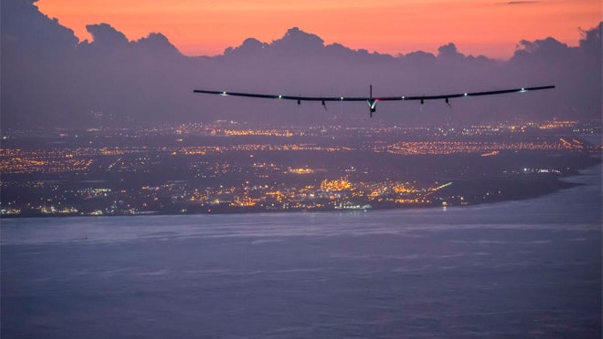 Primera vuelta al mundo con energía solar