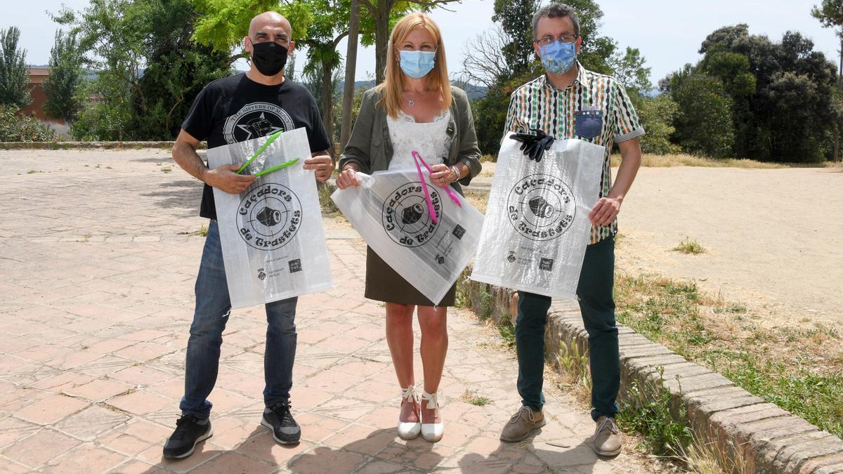 Presentación de la iniciativa con la alcaldesa, Ana María Martínez, Javier Ruíz y el concejal de Medioambiente en la era de Can Oriol