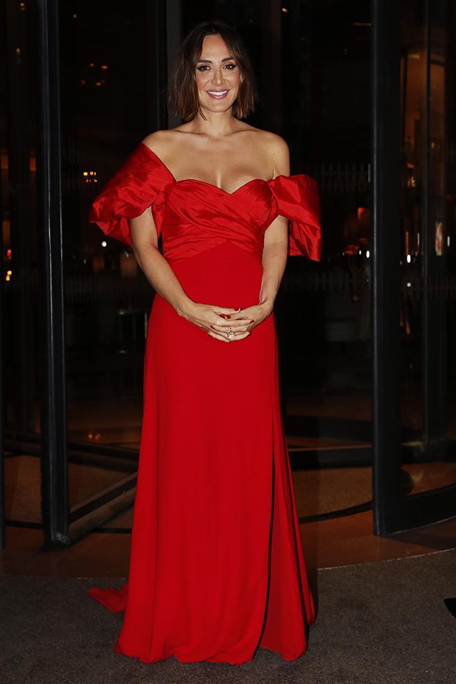 Tamara Falco con vestido rojo en el roda de four seasons