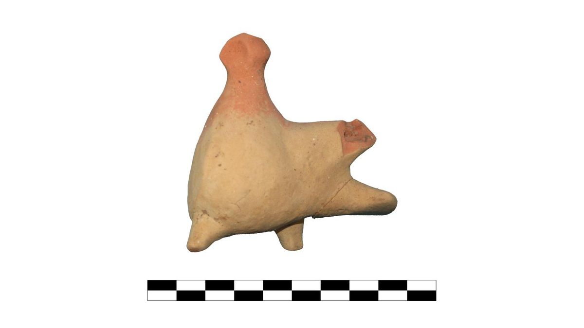 Silbato con forma de pájaro del siglo XIV hallado en el Carmen