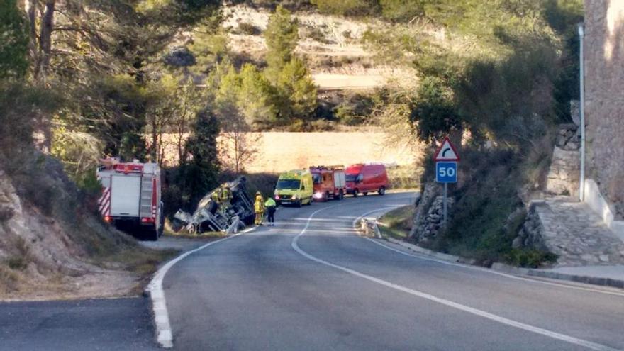 Bolca un camió a Santa Maria de Miralles, amb un ferit