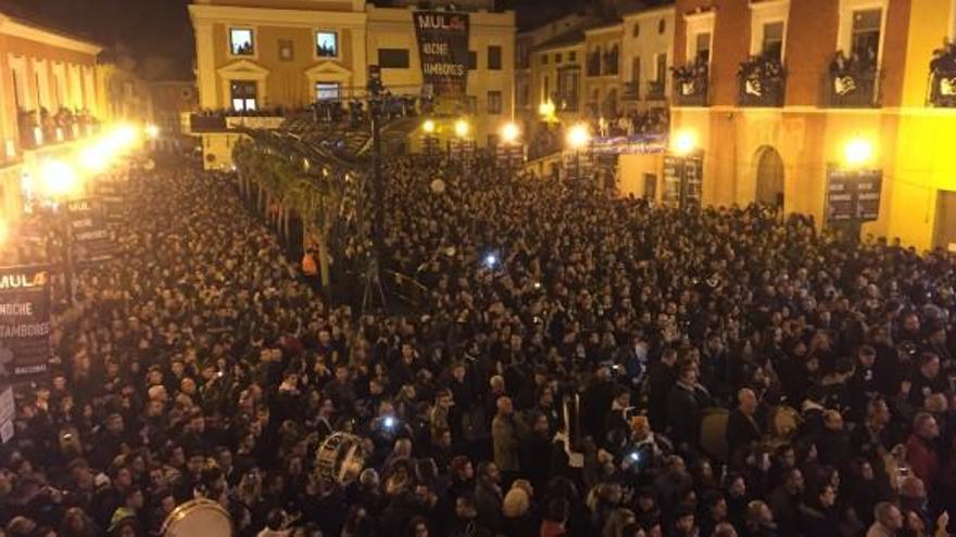 Mula adelanta su tamborada desde los balcones