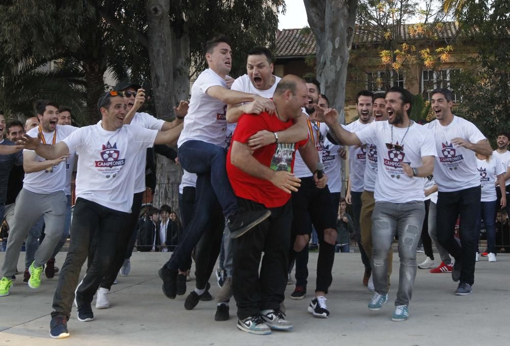 El Saguntino celebra el título de Copa a lo grande