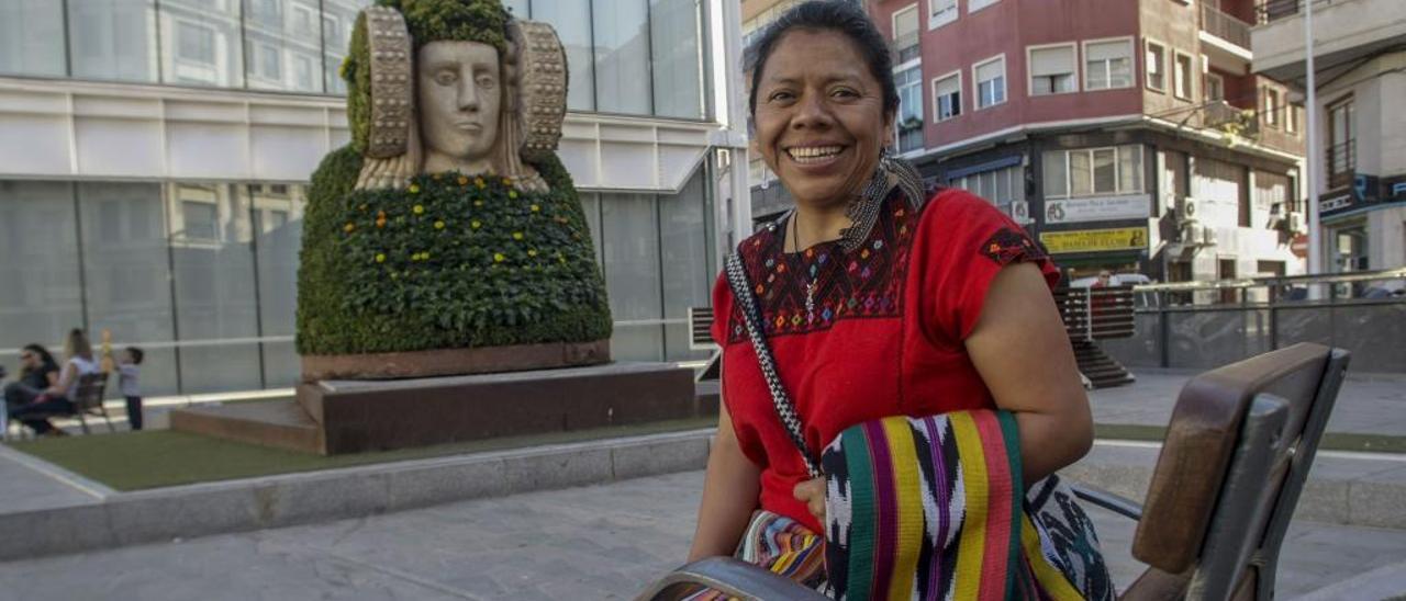 La activista Lolita Chávez, minutos antes de su charla en el Centro de Congresos.