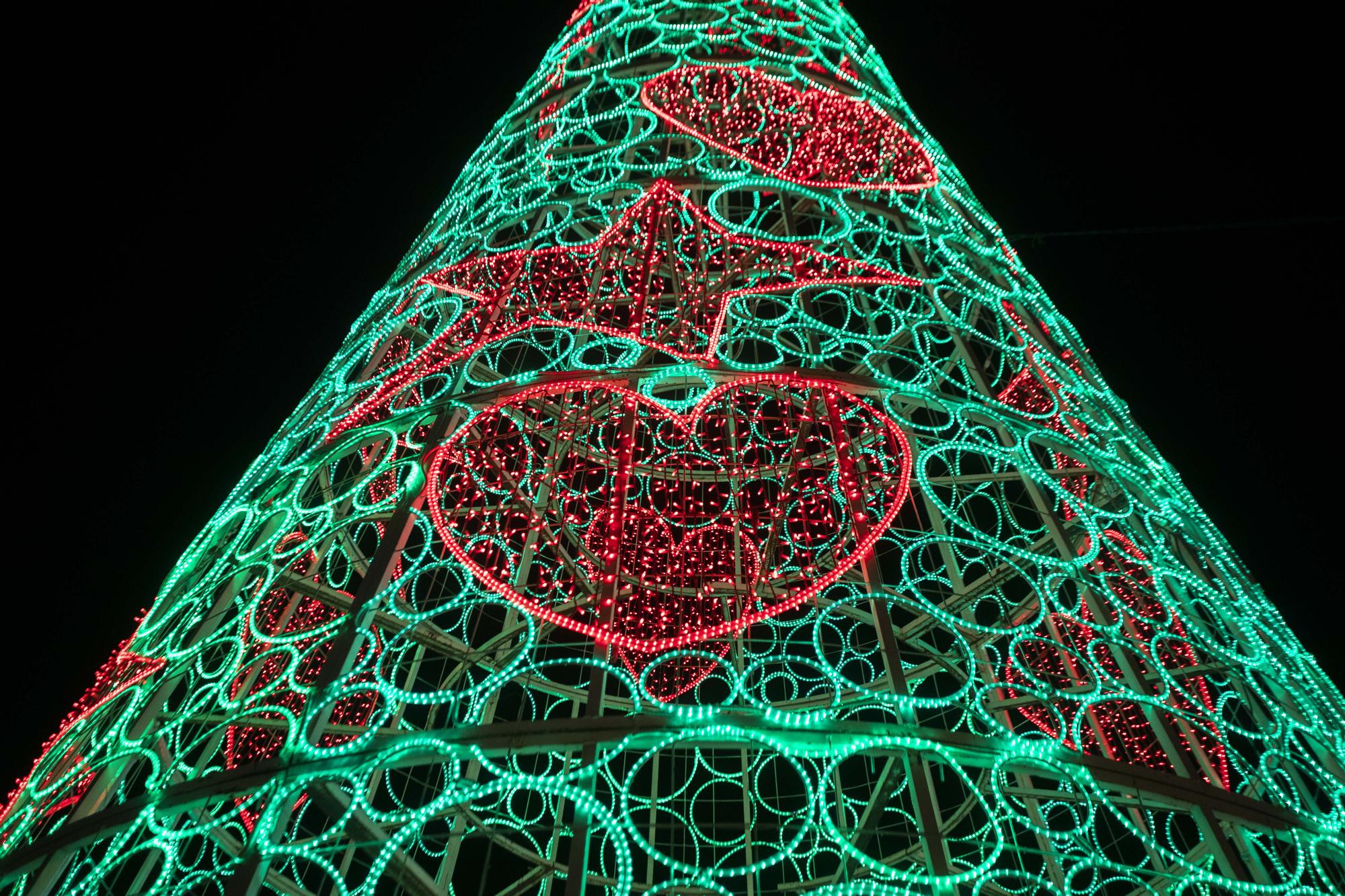 Así se ha encendido la iluminación navideña de la Plaza del Ayuntamiento de València