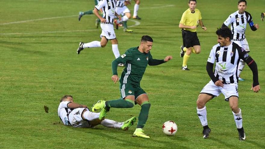 El Badajoz, con la moral a tope, visita hoy a un rival de ‘su liga’