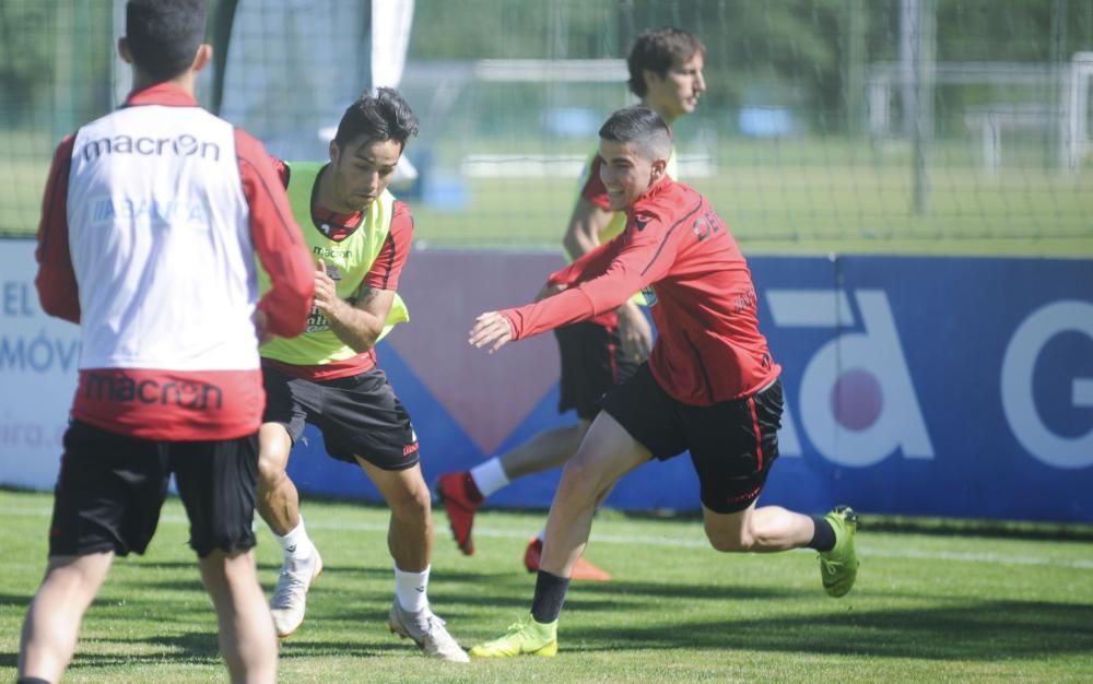 Los titulares ante el Cádiz tuvieron una sesión de recuperación. Los futbolistas que no actuaron de inicio protagonizaron una intensa mañana de trabajo. Se quedaron al margen Krohn-Deli y Borja Valle.