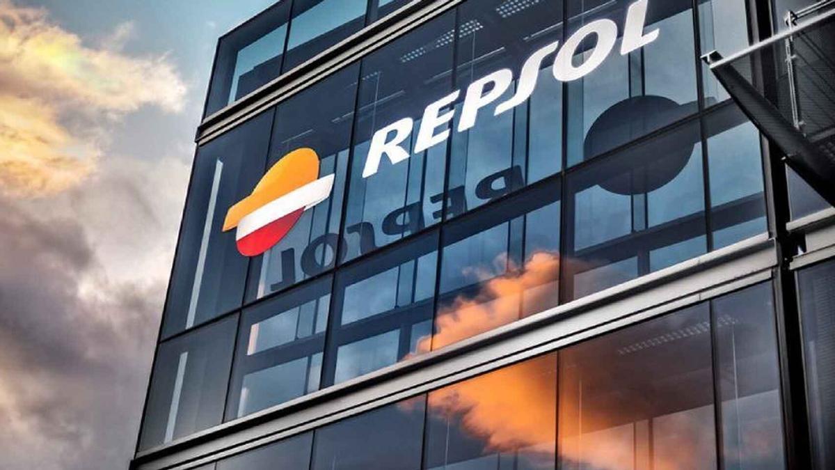 Fachada de la sede de Repsol