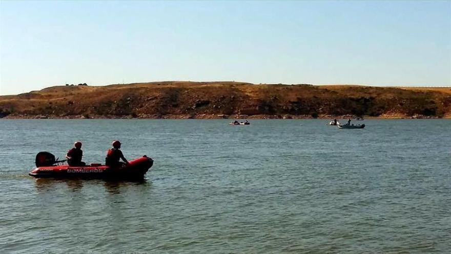 Sigue la búsqueda de los pescadores que cayeron al embalse de Caspe