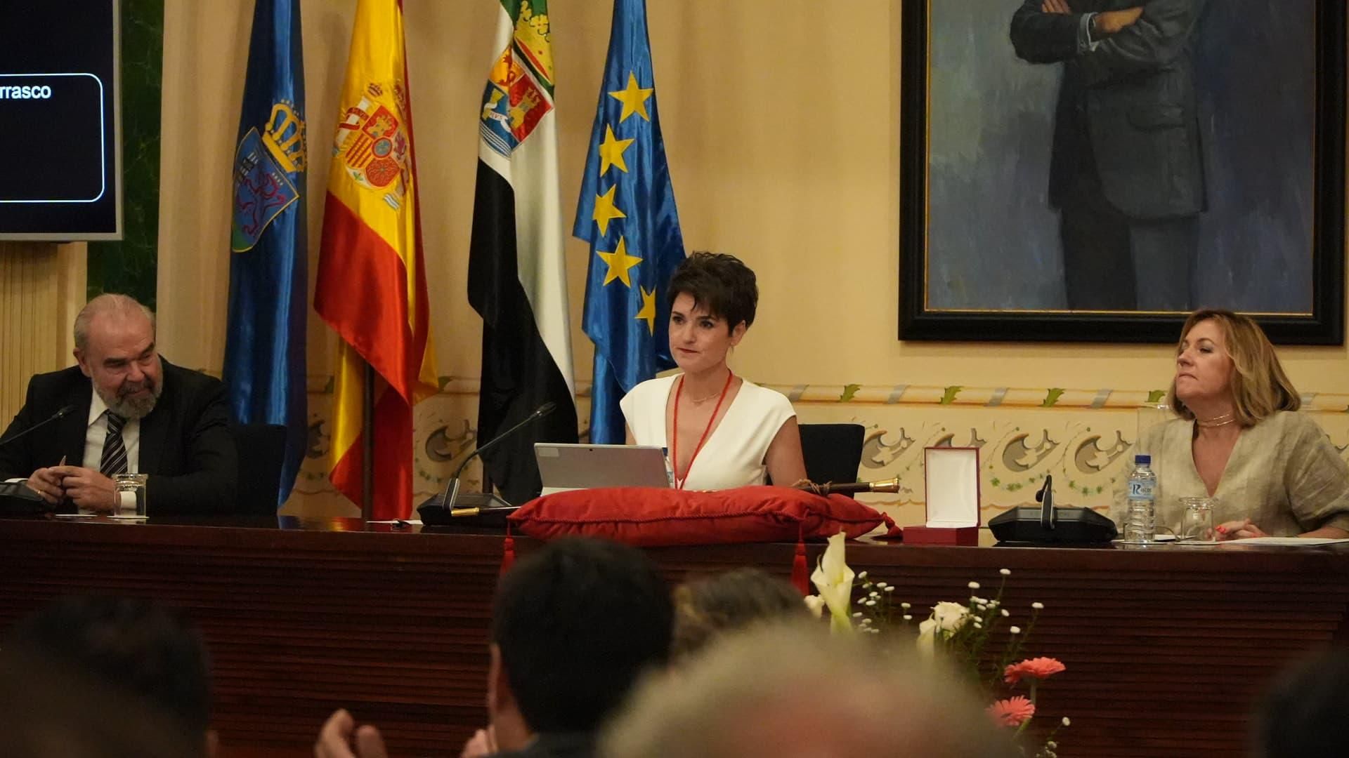 Toma de posesión de Raquel del Puerto como primera presidenta de la Diputación de Badajoz.