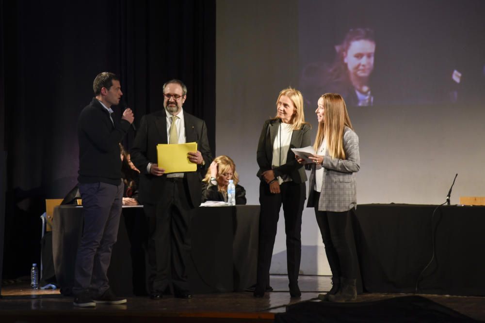 Sant Fruitós col·loca la passera que uneix el camí de ronda a les Brucardes