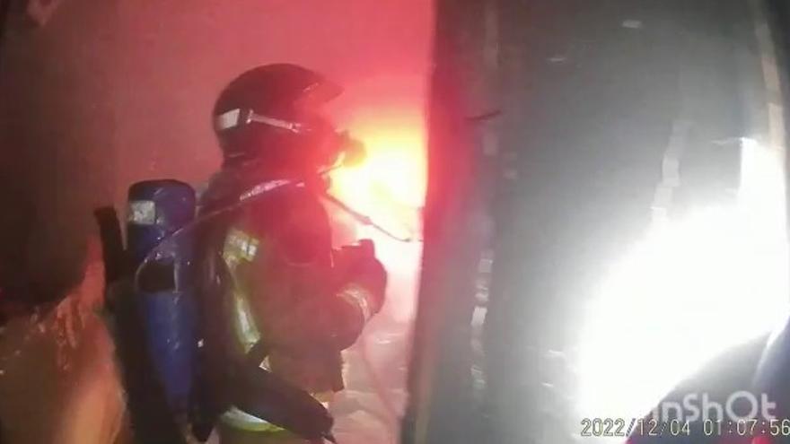 Un momento de la intervención de los bomberos.