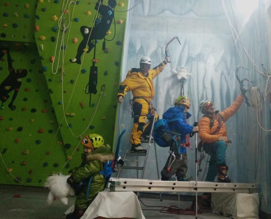 Montañistas alicantinos simulan escalar el Everest