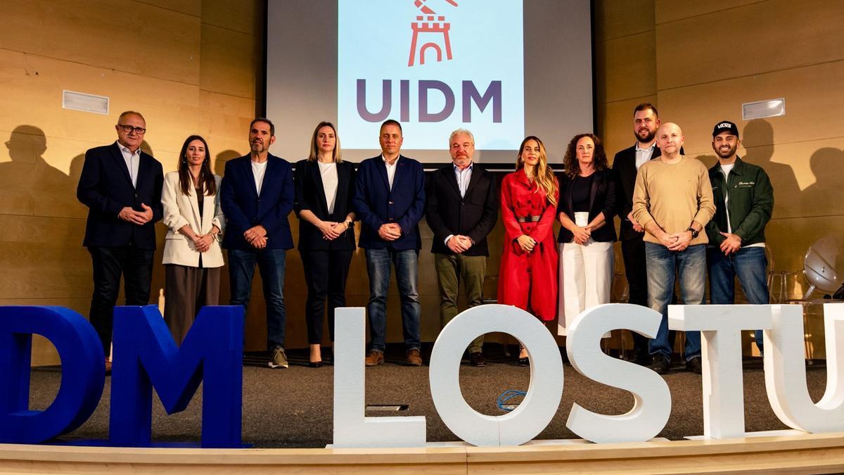 El equipo de Gobierno del Ayuntamiento de Mazarrón posa tras el acto.