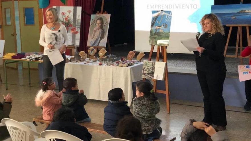 Charlas en los colegios para fomentar la cultura emprendedora femenina