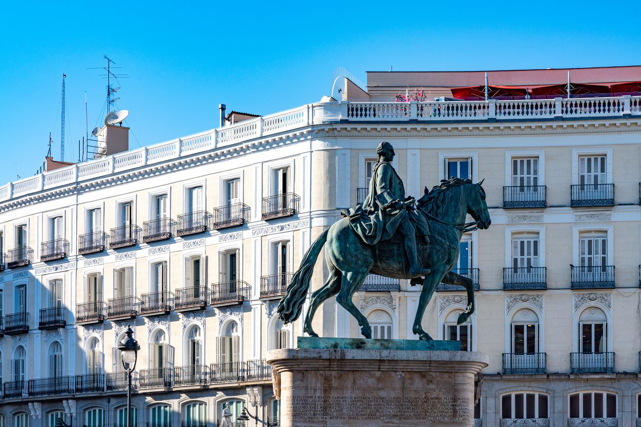 Estatua de Carlos III en la Puerta del Sol, Madrid