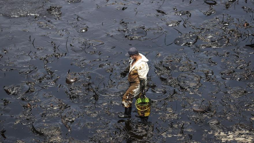 Grave vertido de petróleo en Perú desde una empresa española