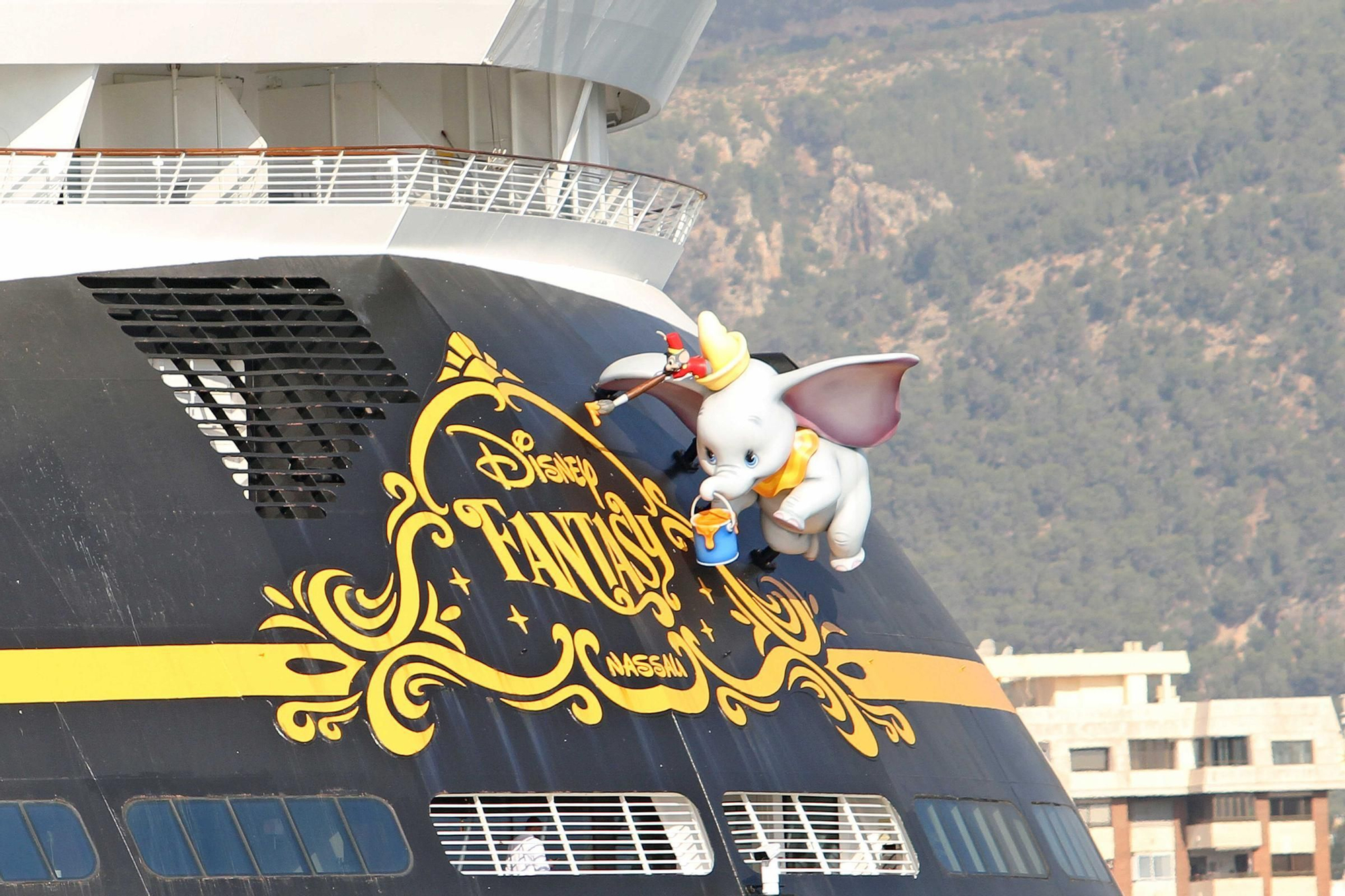 El crucero 'Disney Fantasy' hace escala por primera vez en Palma