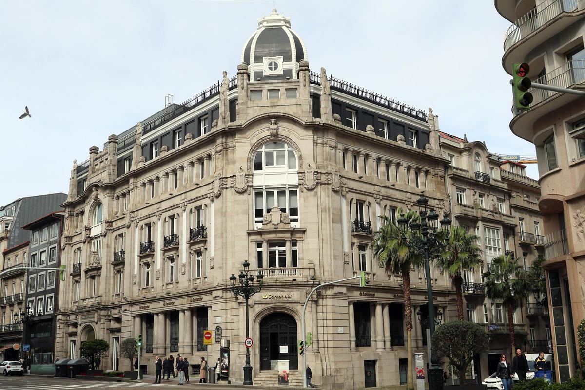 Edificio del antiguo Banco de Vigo, en Policarpo Sanz.