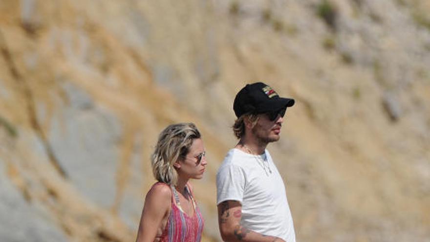 La actriz Ana Fernández viaja con su novio a Ibiza