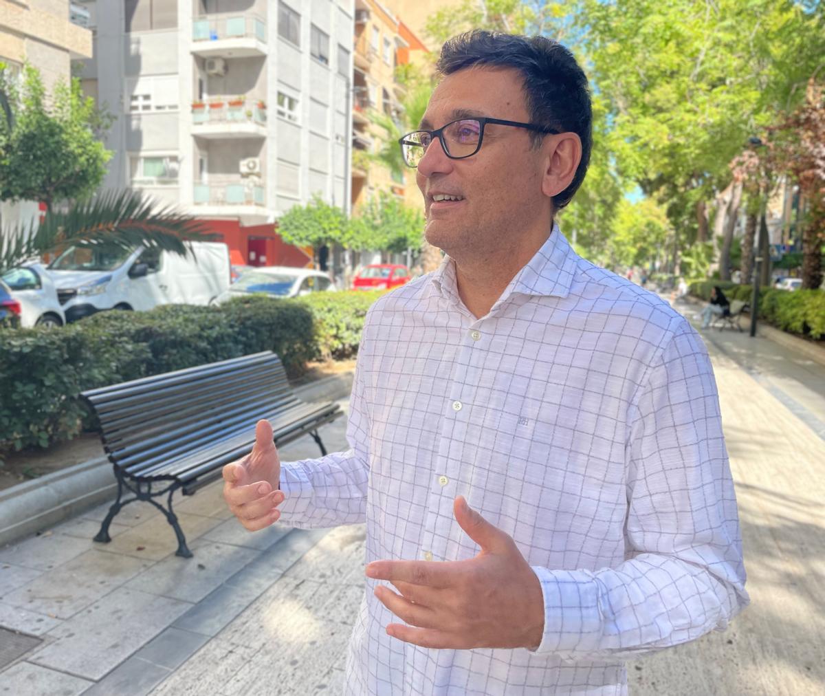 Xavi Martí, en la avenida al Vedat de Torrent.