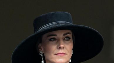 Kate Middleton homenajea a la princesa Diana con sus pendientes y su elegante sombrero