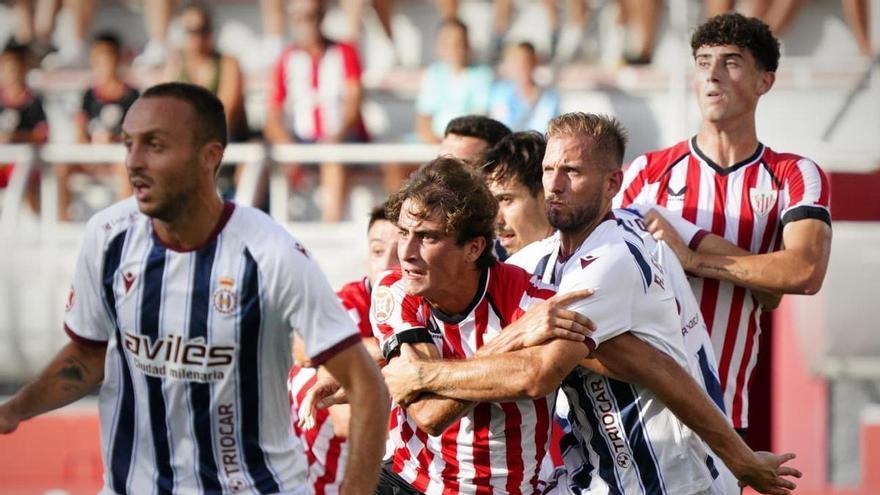 El Avilés no encuentra la primera: dura derrota ante el Bilbao Athletic (2-1)