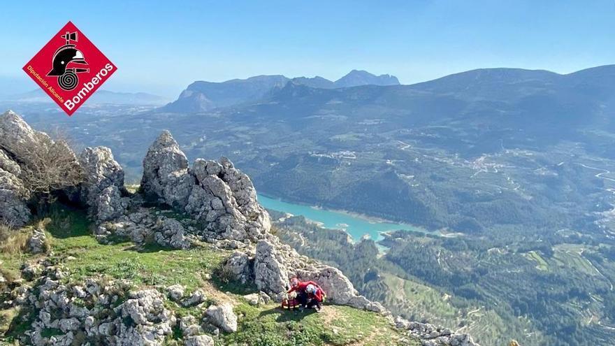 Espectacular rescate en la Penya del Castellet: un senderista de 72 años se desmayó