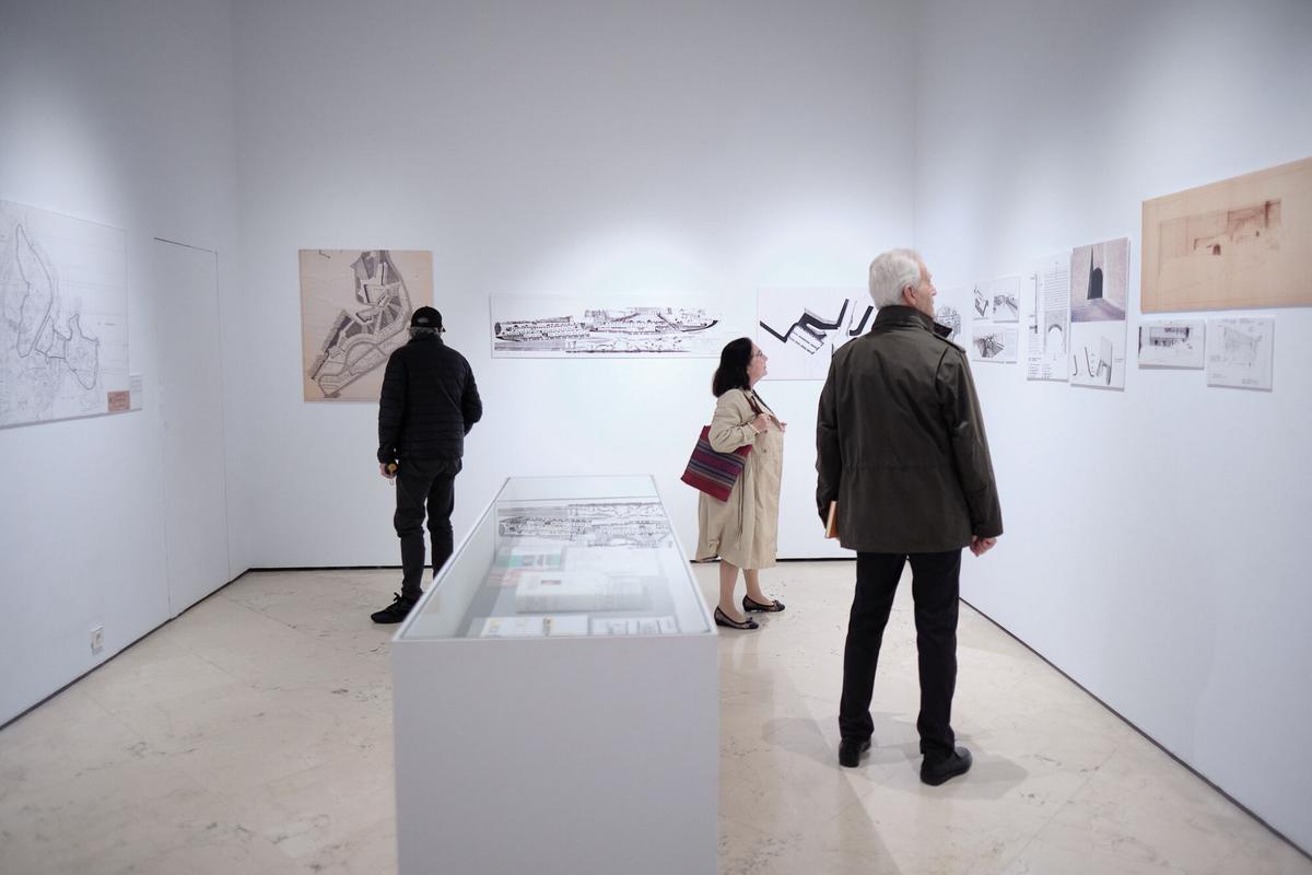 Inauguración de la exposición 'La patria del arquitecto' de Salvador Moreno Peralta en la Sociedad Económica