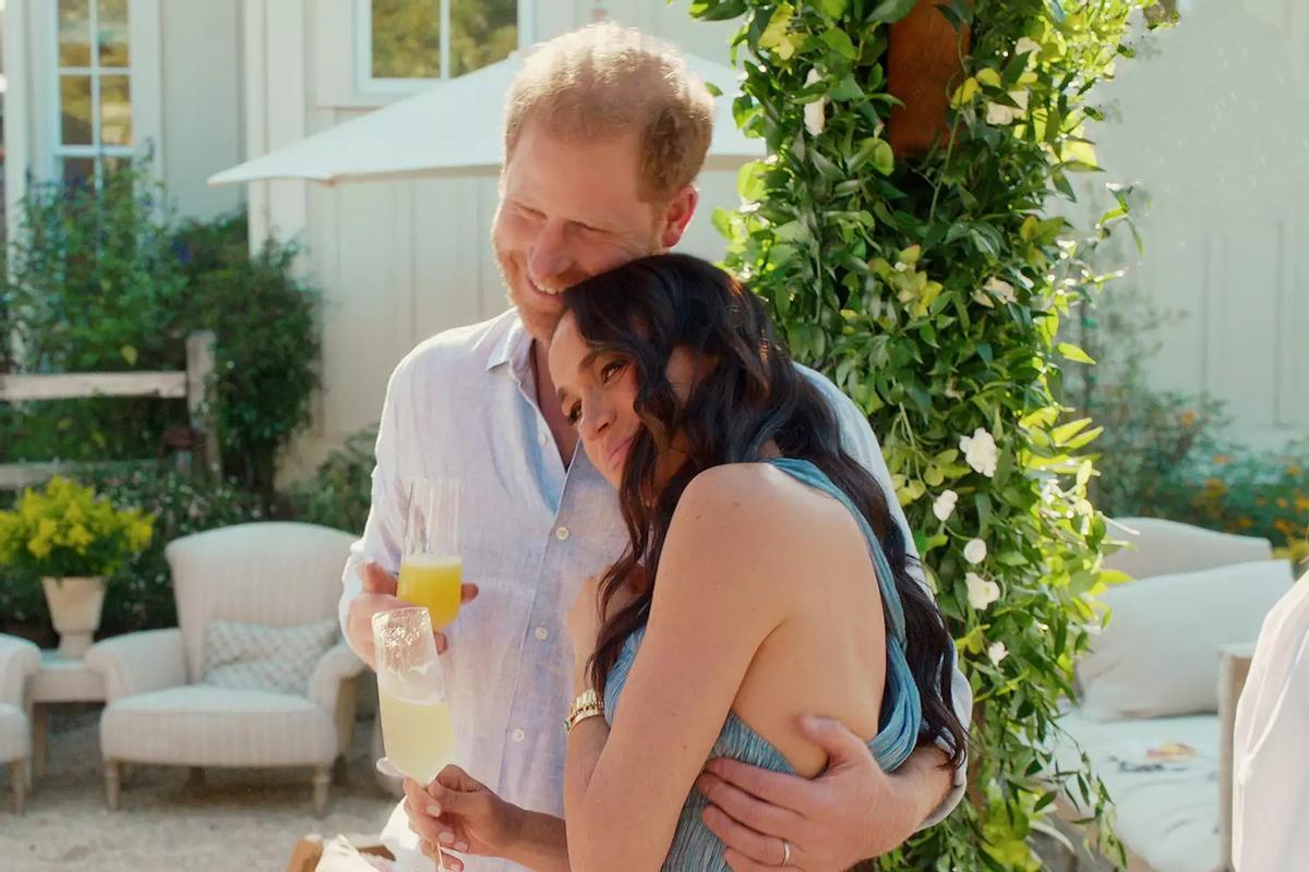 El príncipe Enrique y su esposa, en una imagen del programa 'With Love, Meghan' de Netflix.