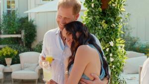 El príncipe Enrique y su esposa, en una imagen del programa With Love, Meghan de Netflix.